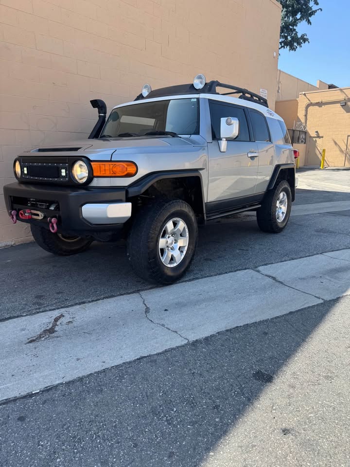 2010 Toyota FJ Cruiser in Buena Park, CA (photo 3) — photo 3