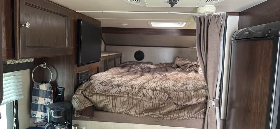 2019 Palomino Backpack Edition HS-750 Truck Camper in Mesa, AZ (photo 3) — photo 3