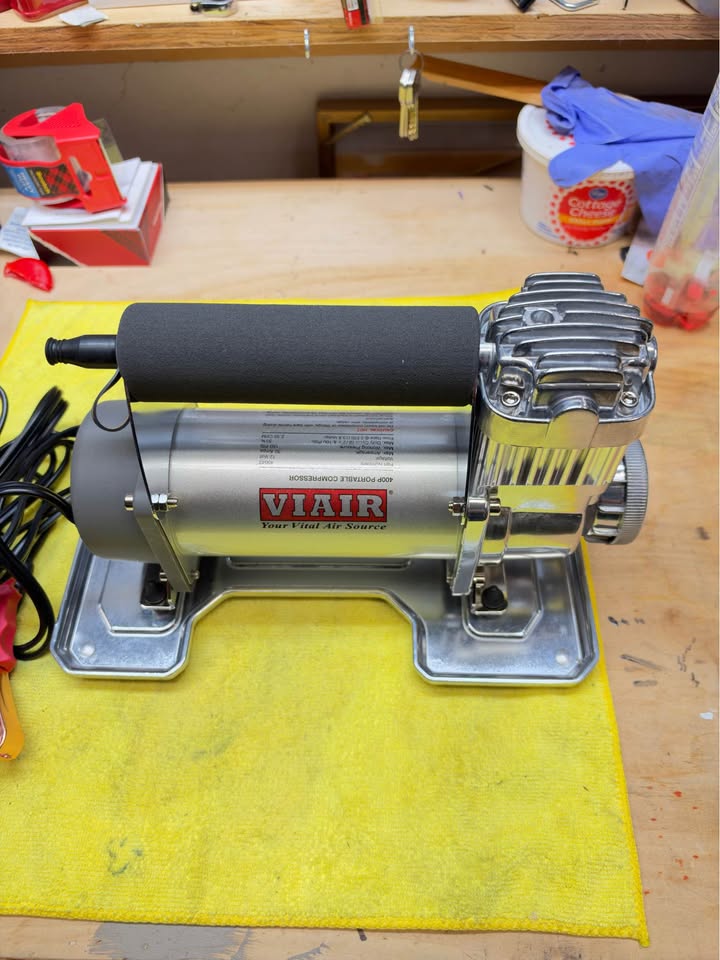 VIAIR 400P (model 40043) 12V portable air compressor in Gresham, OR (photo 3) — photo 3
