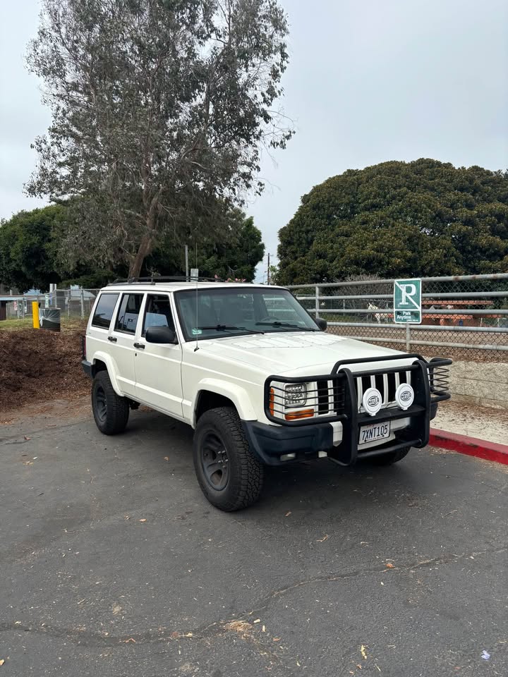 2000 Jeep Cherokee · Sport 4D in Venice, CA (photo 3) — photo 3