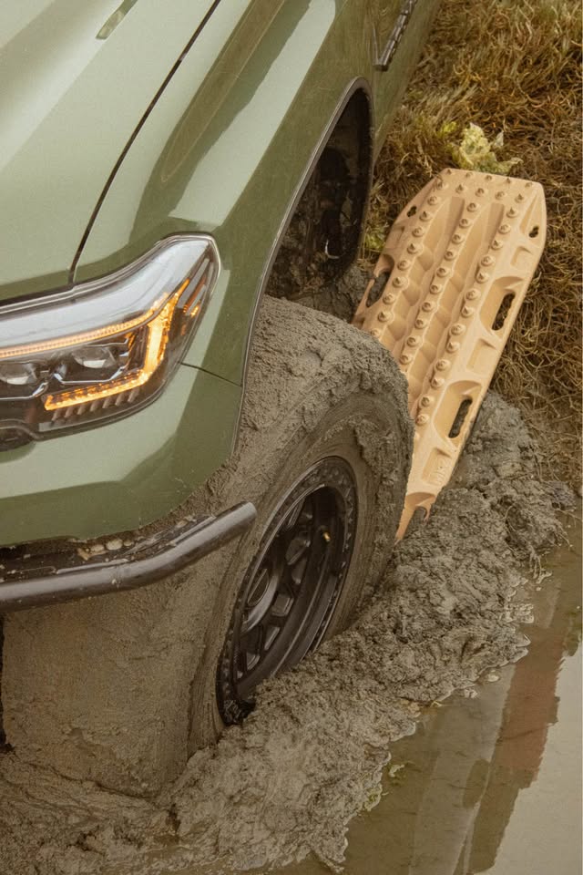 MAXTRAX MK2 TRACTION BOARDS — photo 3