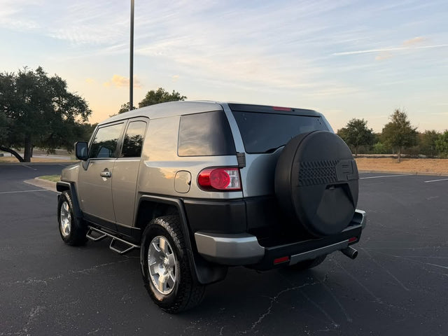 2010 Toyota FJ Cruiser - Backup Camera - Bluetooth - 1-Owner - Clean Title - 176K Miles — photo 3