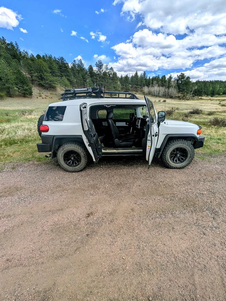 2008 Toyota FJ Cruiser · Sport Utility 2D in Colorado Springs, CO (photo 3) — photo 3