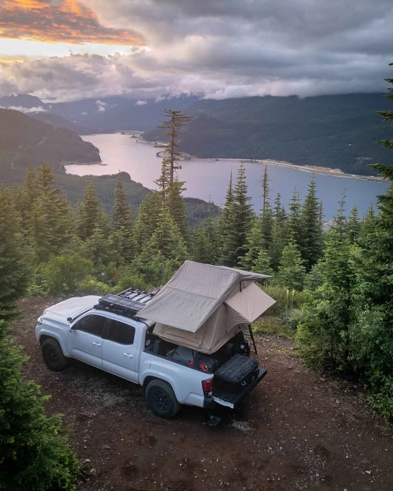 Overland vehicle systems TMBK 3 roof top tent with adjustable bed rack in Bellevue, WA (photo 3) — photo 3