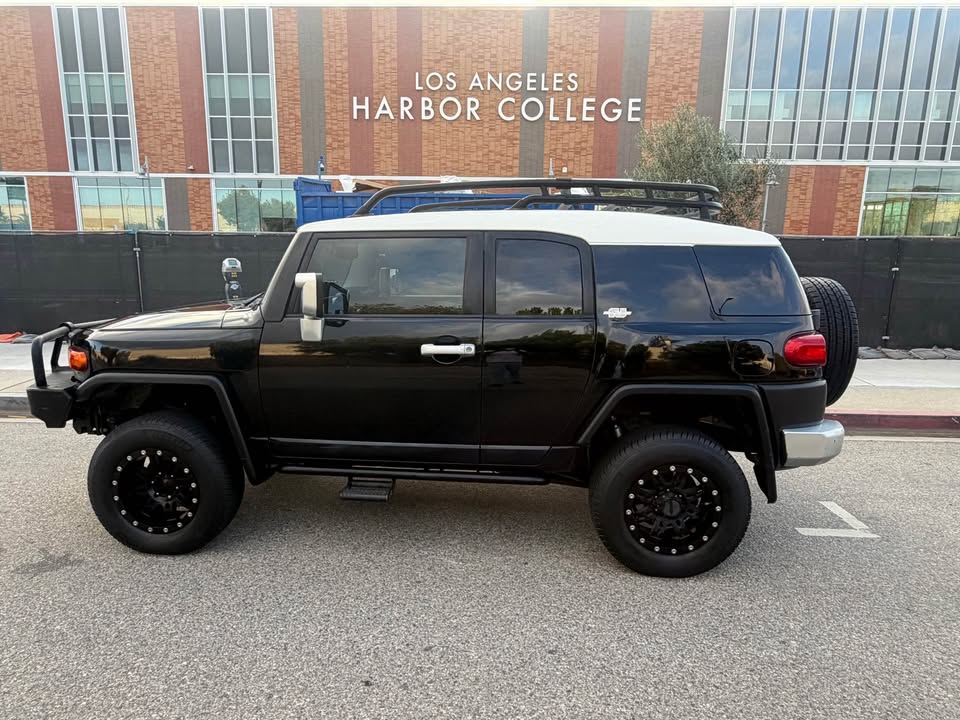 2010 Toyota FJ Cruiser · Sport Utility 2D in Wilmington, CA (photo 3) — photo 3