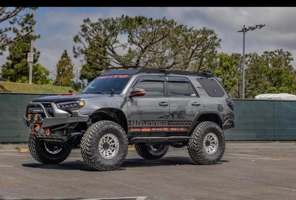 2014 Toyota 4Runner · SR5 Sport Utility 4D in Denver, CO (photo 3) — photo 3