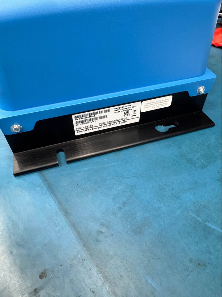 Victron 12v 50amp smart charger in San Jose, CA (photo 3) — photo 3