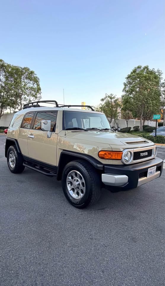 2012 Toyota FJ Cruiser · Sport Utility 2D in Costa Mesa, CA (photo 3) — photo 3