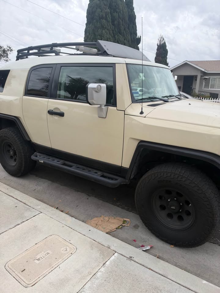 2008 Toyota FJ Cruiser · Sport Utility 2D in Santa Monica, CA (photo 3) — photo 3