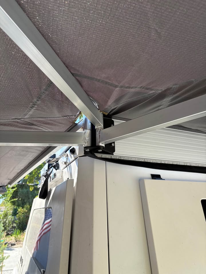Overland Vehicle Systems 270 Awning - Passenger (including brackets) in Davis, CA (photo 3) — photo 3
