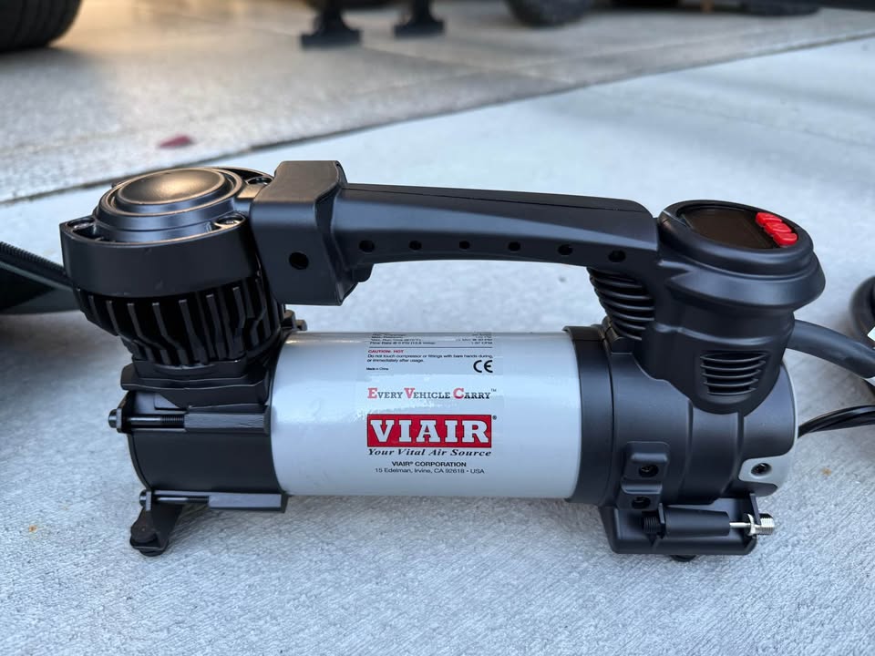 VIAIR Every Vehicle Carry 88P Digital Portable Compressor - Battery Clamps + 6ft extension hose in Castle Rock, CO (photo 3) — photo 3