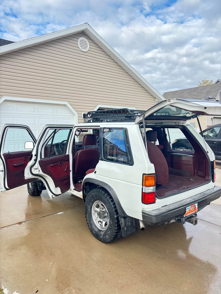 1992 Nissan Pathfinder SE 4x4 in Cedar City, UT (photo 3) — photo 3