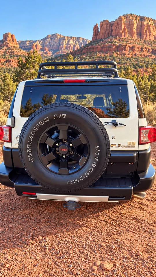 2008 Toyota FJ Cruiser · Sport Utility 2D in Scottsdale, AZ (photo 3) — photo 3