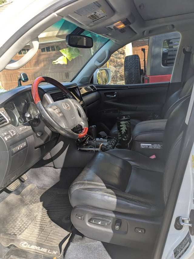 2013 Lexus LX · LX 570 Sport Utility 4D — photo 3
