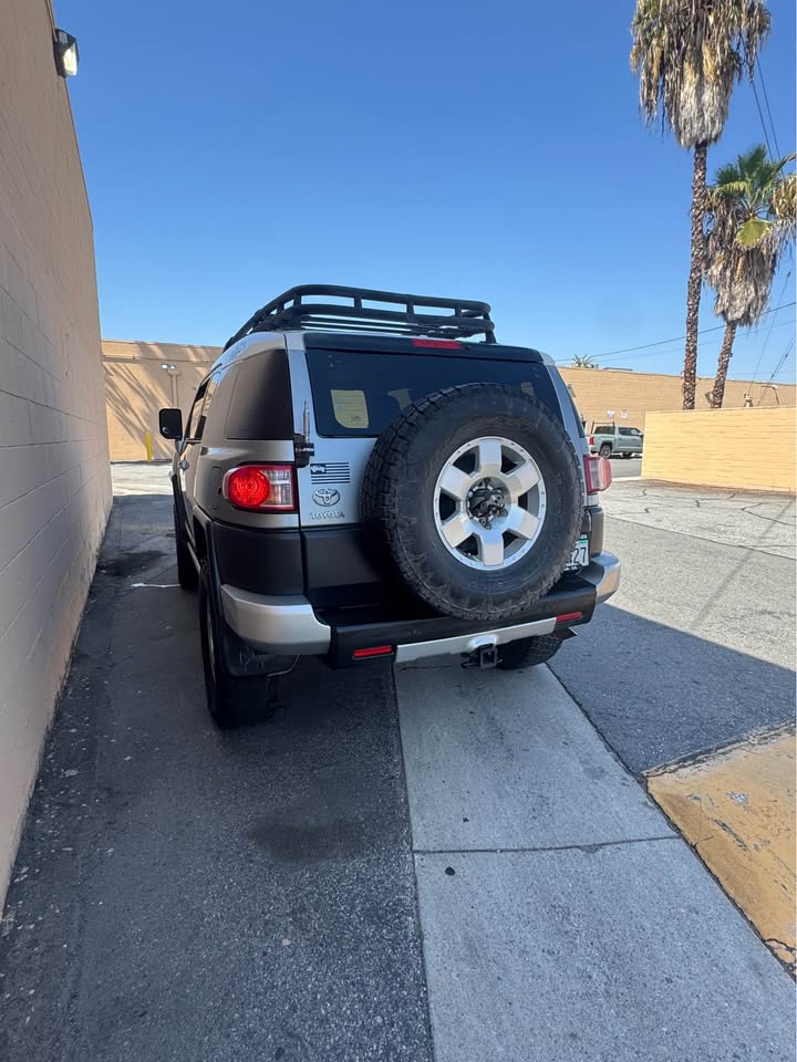 2010 Toyota FJ Cruiser · 4 Door wagon/Sport Utility in Bell Gardens, CA (photo 3) — photo 3