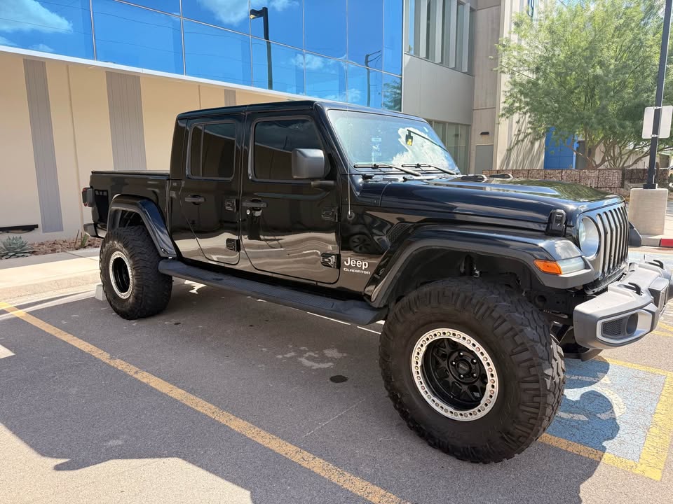 2021 Jeep Gladiator · Overland Pickup 4D 5 ft in Surprise, AZ (photo 3) — photo 3
