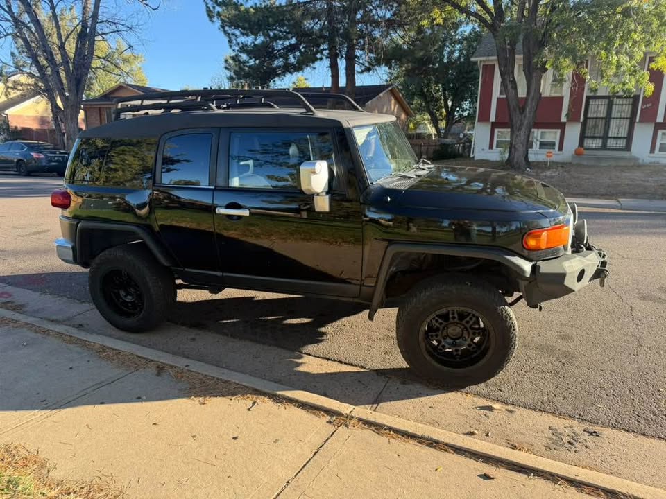 2010 Toyota FJ Cruiser · Sport Utility 2D in Lakewood, CO (photo 3) — photo 3
