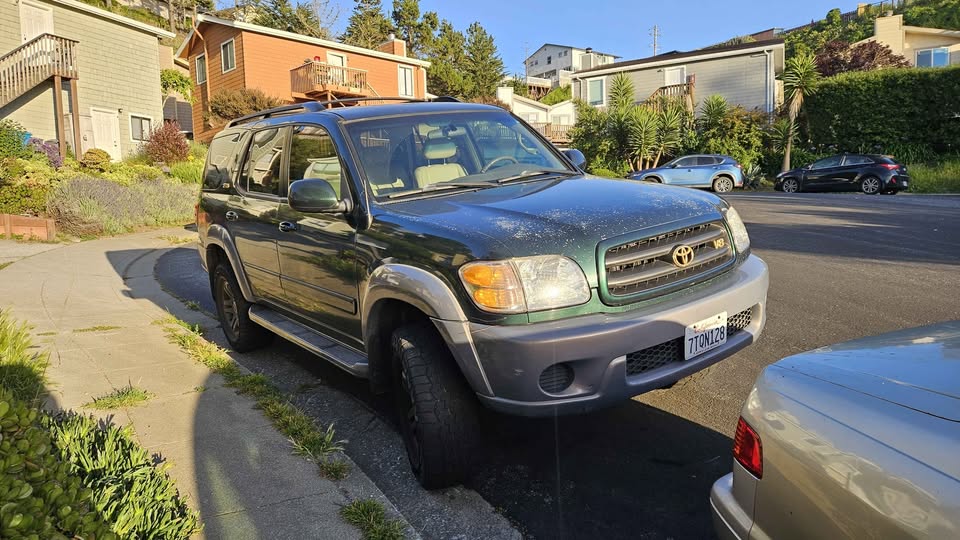 2001 Toyota Sequoia · SR5 Sport Utility 4D in Pacifica, CA (photo 5) — photo 5