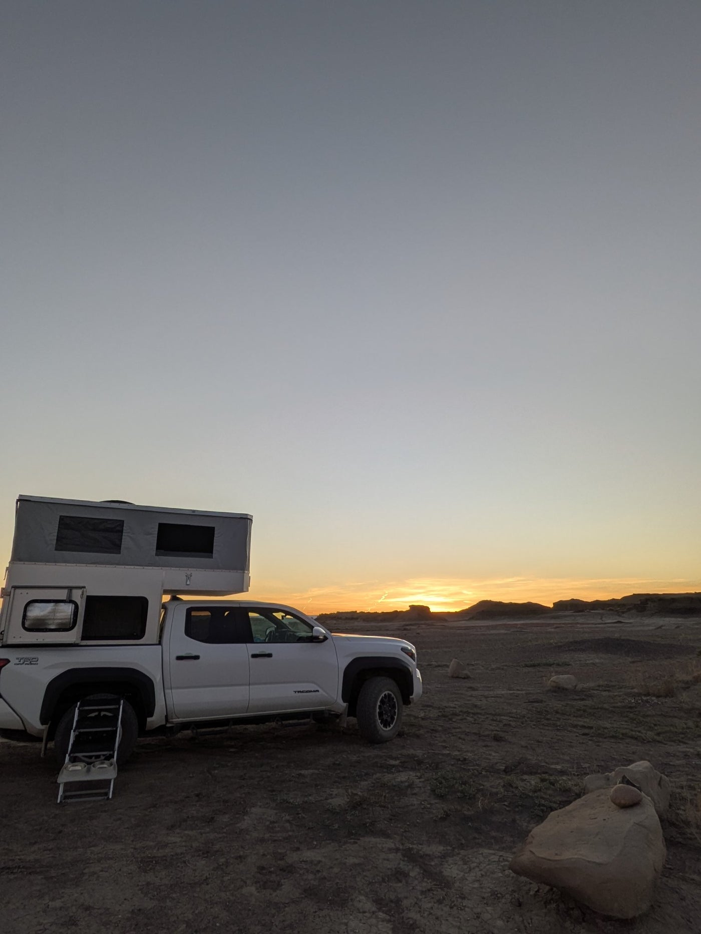 Sunrise camp with the roof raised and the entry step down — photo 11