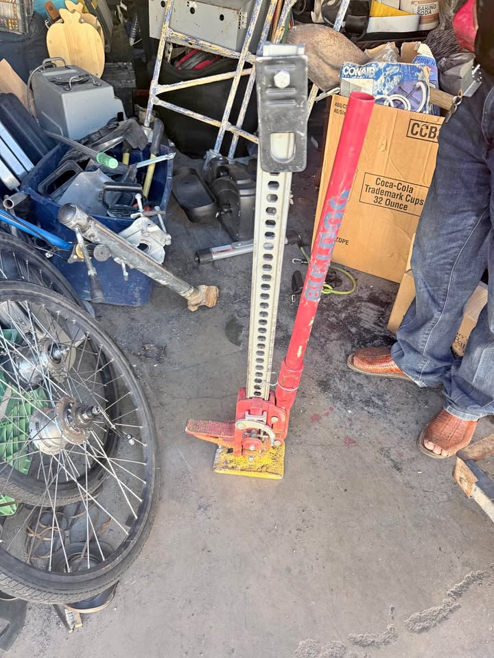 Lift jack in Phoenix, AZ (photo 1)