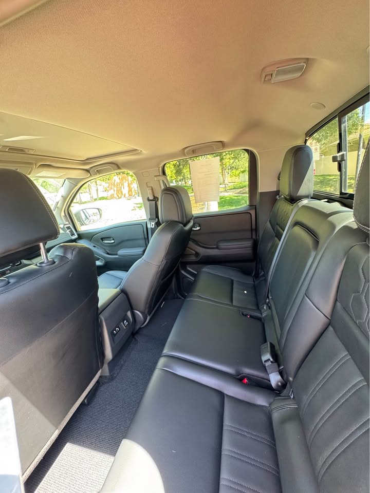 2024 Nissan Frontier Crew Cab · SL Pickup 4D 5 ft — photo 10
