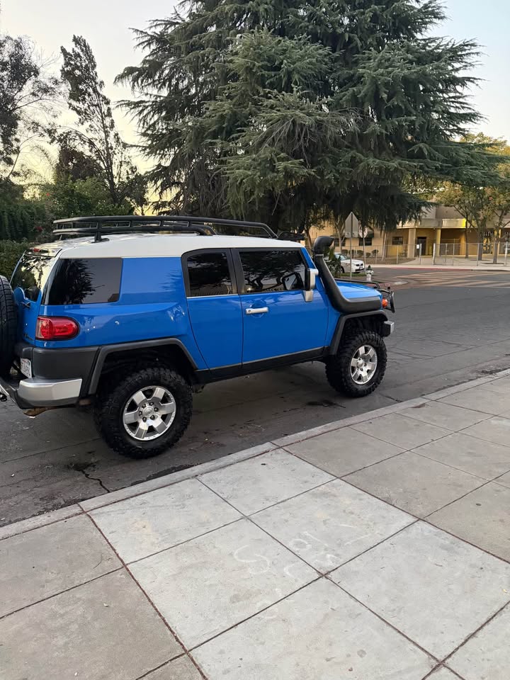 2008 Toyota FJ Cruiser · Sport Utility 2D in Fresno, CA (photo 4) — photo 4