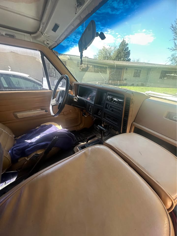 1988 Jeep Cherokee 2-Door XJ – 4.0L Inline. Collectors item as well as runs well in Provo, UT (photo 4) — photo 4