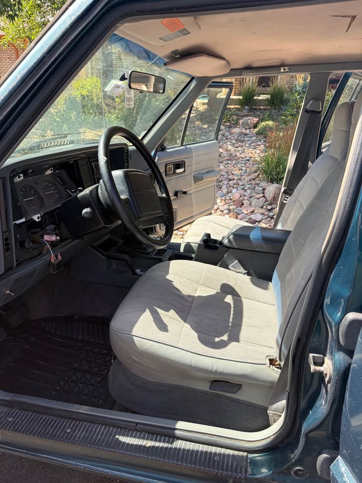 1995 Jeep Cherokee in Longmont, CO (photo 4) — photo 4