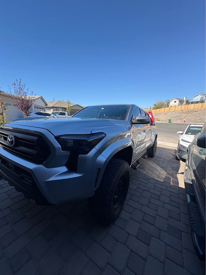 2025 Toyota Tacoma Double Cab · SR5 Pickup 4D 6 ft in Sun Valley, NV (photo 4) — photo 4