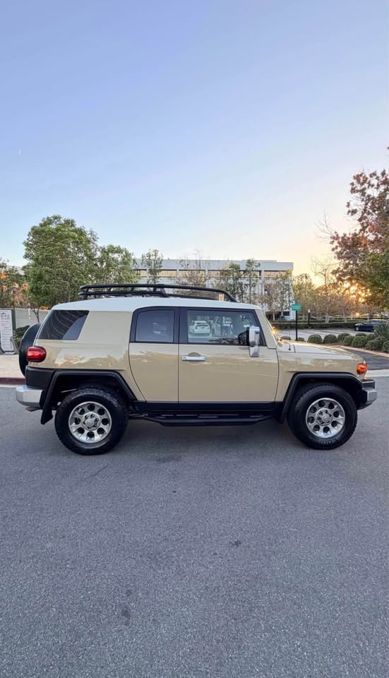 2012 Toyota FJ Cruiser · Sport Utility 2D in Costa Mesa, CA (photo 4) — photo 4