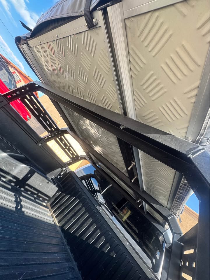 ROAM Adventure Co Vagabond Rooftop Overland Tent + Annex Room & RCI rack. Full overland set up in Rio Rico, AZ (photo 4) — photo 4