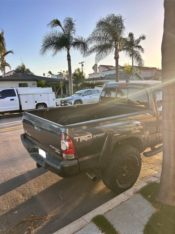 2015 Toyota tacoma pre-runner trd sport in Huntington Beach, CA (photo 4) — photo 4