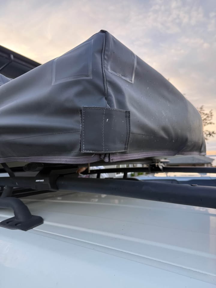 Smittybilt overlander roof top tent gen 1 in Mukilteo, WA (photo 4) — photo 4