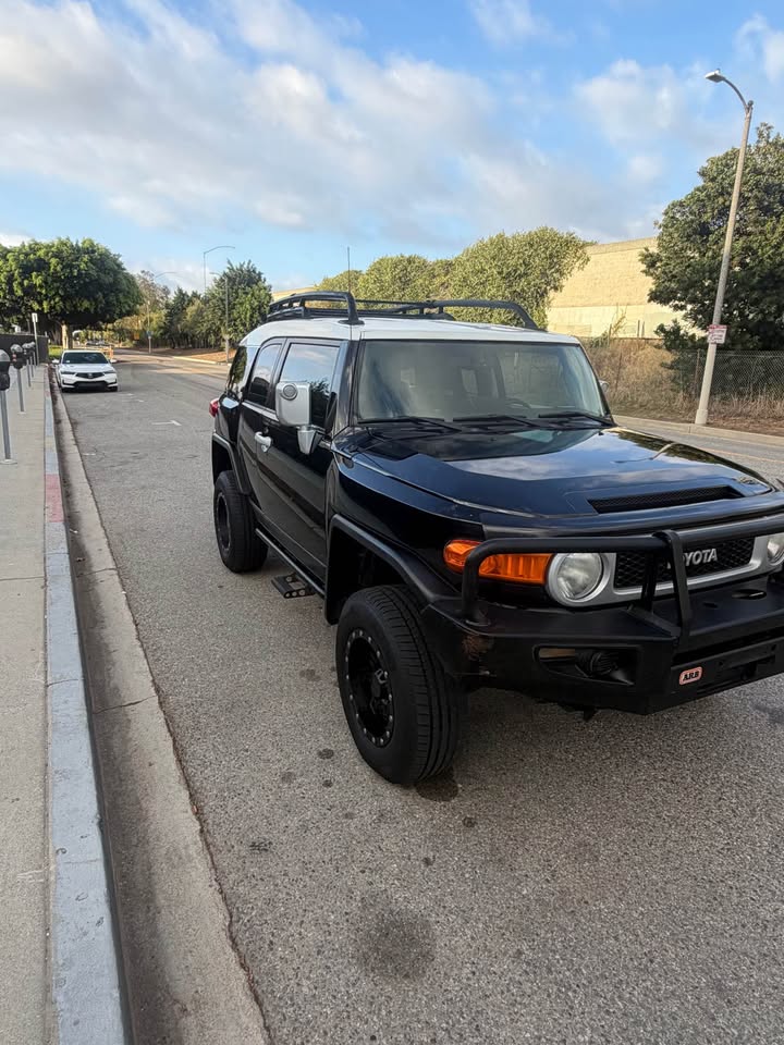 2010 Toyota FJ Cruiser · Sport Utility 2D in Wilmington, CA (photo 4) — photo 4