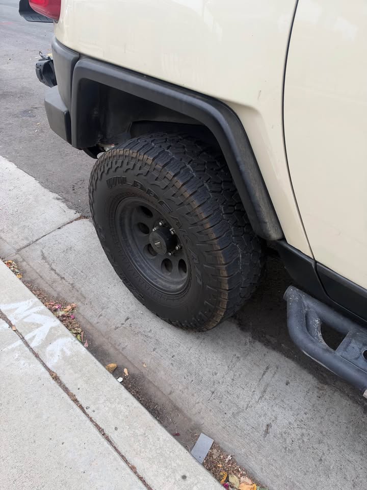 2008 Toyota FJ Cruiser · Sport Utility 2D in Santa Monica, CA (photo 4) — photo 4