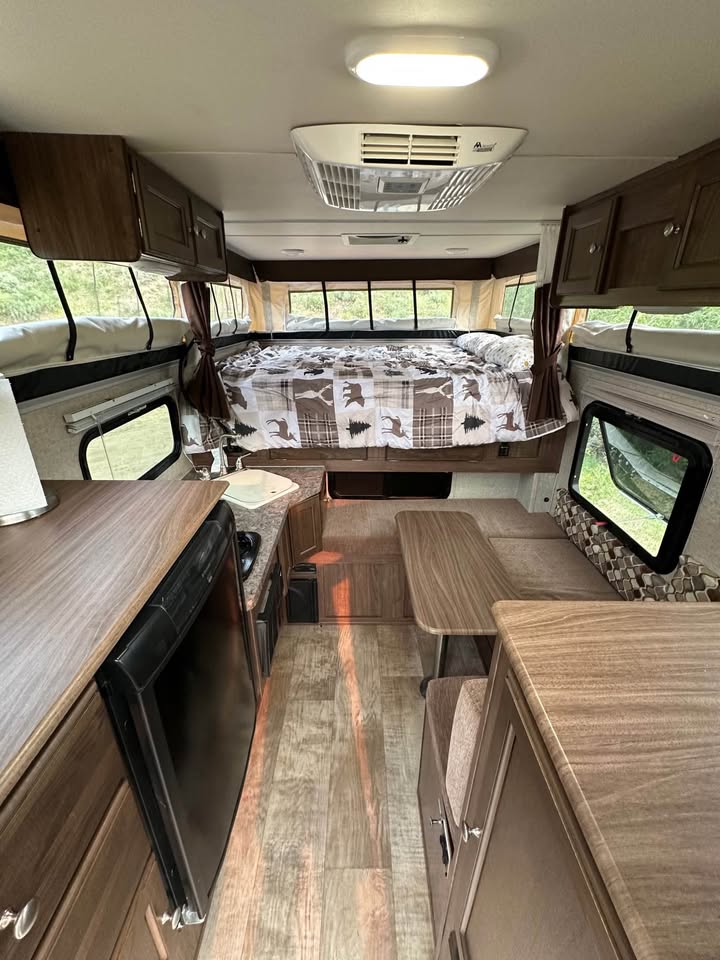 2016 Palomino SS-1200 Truck Camper in South Jordan, UT (photo 4) — photo 4