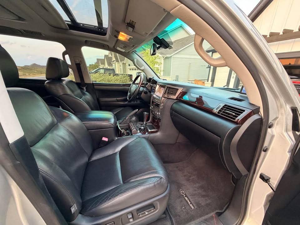 2011 Lexus LX · LX 570 Sport Utility 4D in Dripping Springs, TX (photo 4) — photo 4