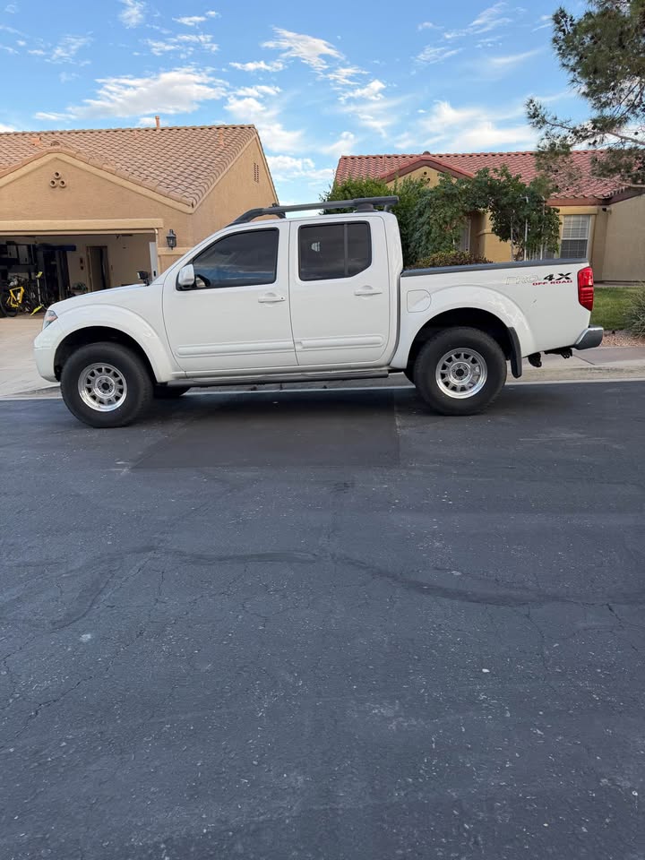 2011 Nissan Frontier Crew Cab · PRO-4X Pickup 4D 5 ft in Henderson, NV (photo 4) — photo 4