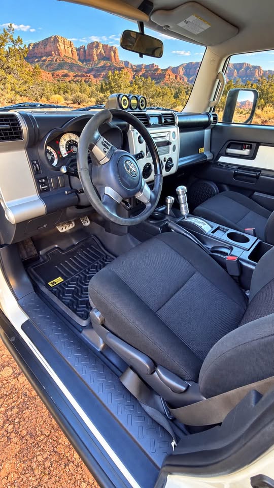 2008 Toyota FJ Cruiser · Sport Utility 2D in Scottsdale, AZ (photo 4) — photo 4