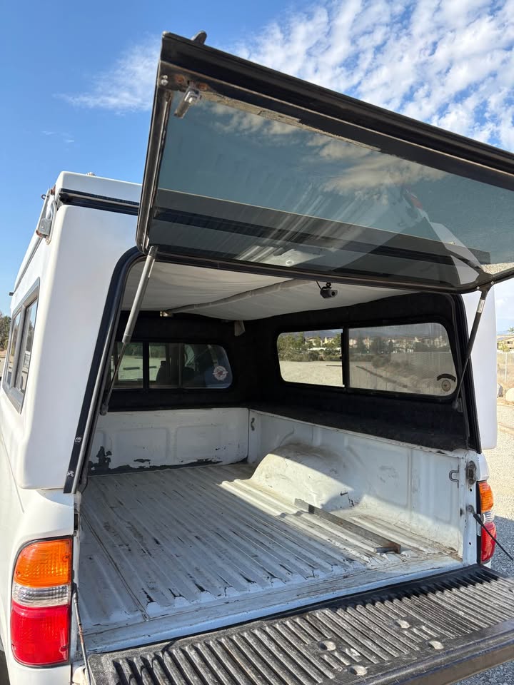 Flip-pac FRP Camper Shell Toyota Tacoma in Carlsbad, CA (photo 4) — photo 4