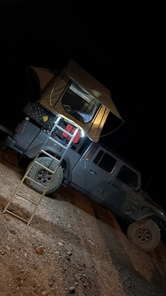 Smittybilt Overlander Roof Top Tent in Colorado Springs, CO (photo 4) — photo 4