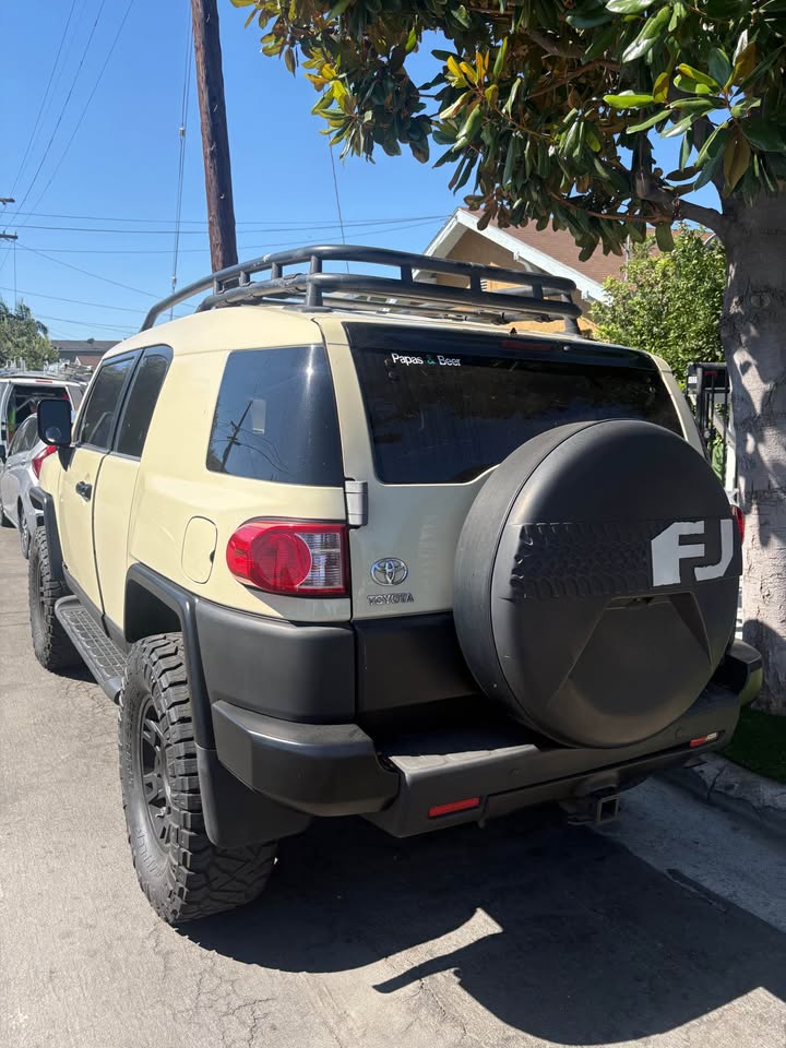 2008 Toyota FJ Cruiser · Sport Utility 2D in Bell Gardens, CA (photo 4) — photo 4