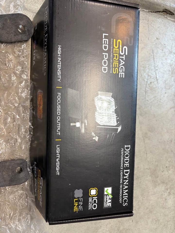 Diode dynamics fog lights w/brakets in Tulare, CA (photo 4) — photo 4