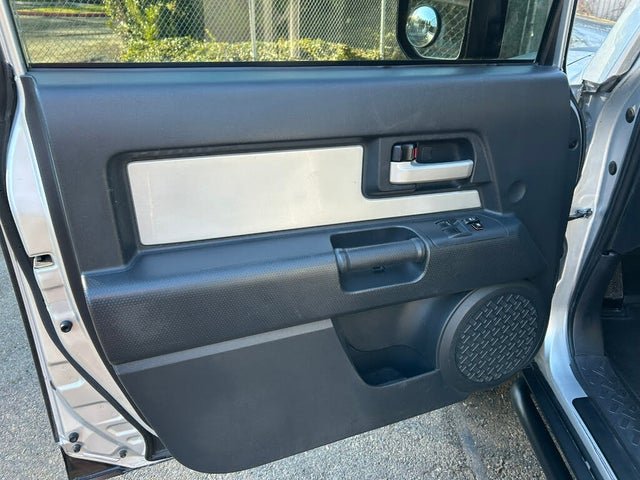 2008 Toyota FJ Cruiser 4WD in Kirkland, WA (photo 7)