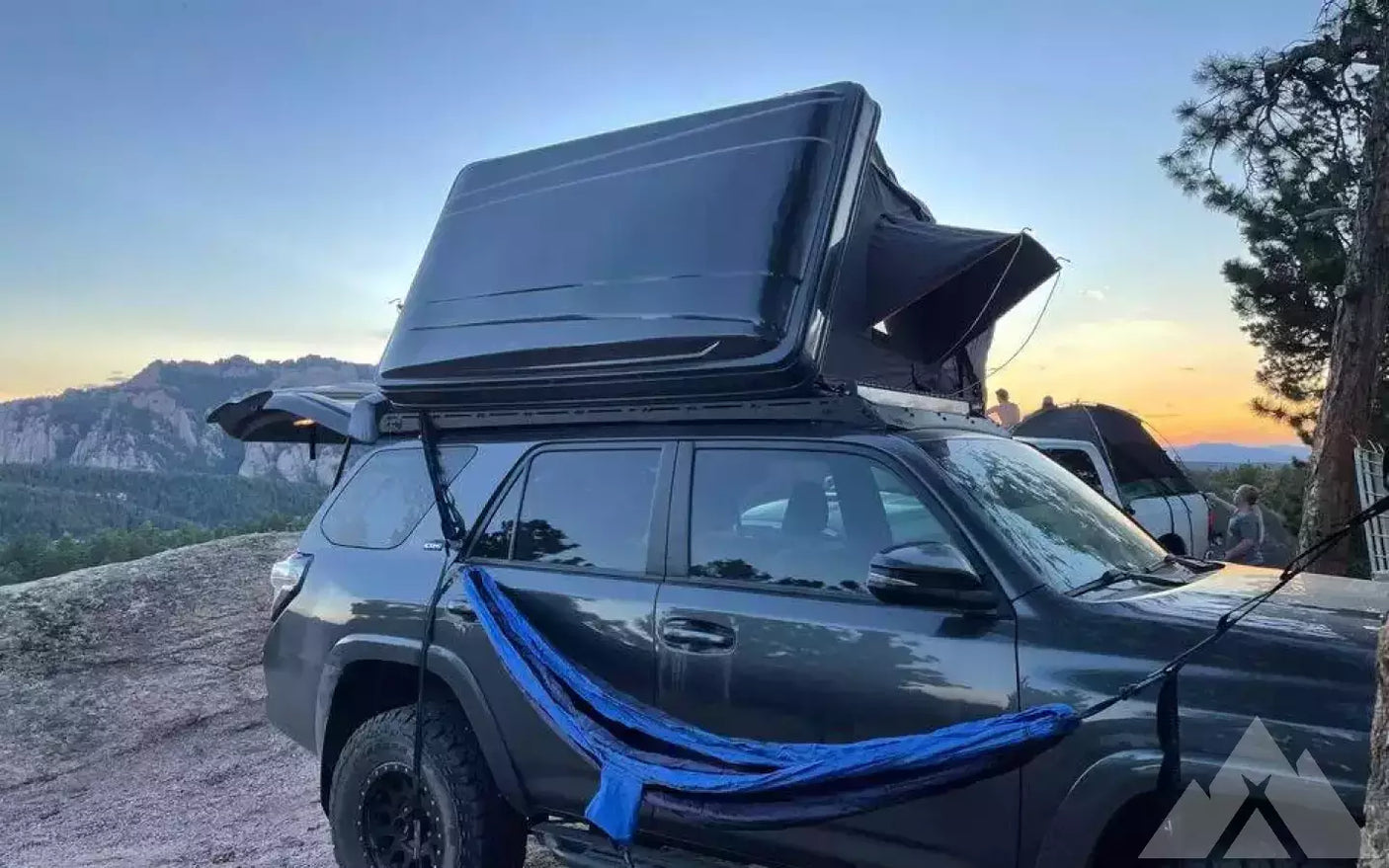 5 Hard-shell Vehicle Rooftop Tents — used rooftop tents for sale (photo 4)