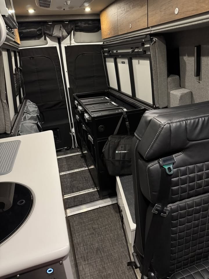 2023 Mercedes-Benz storyteller overland classic mode 4x4 in Oakland, CA (photo 10)