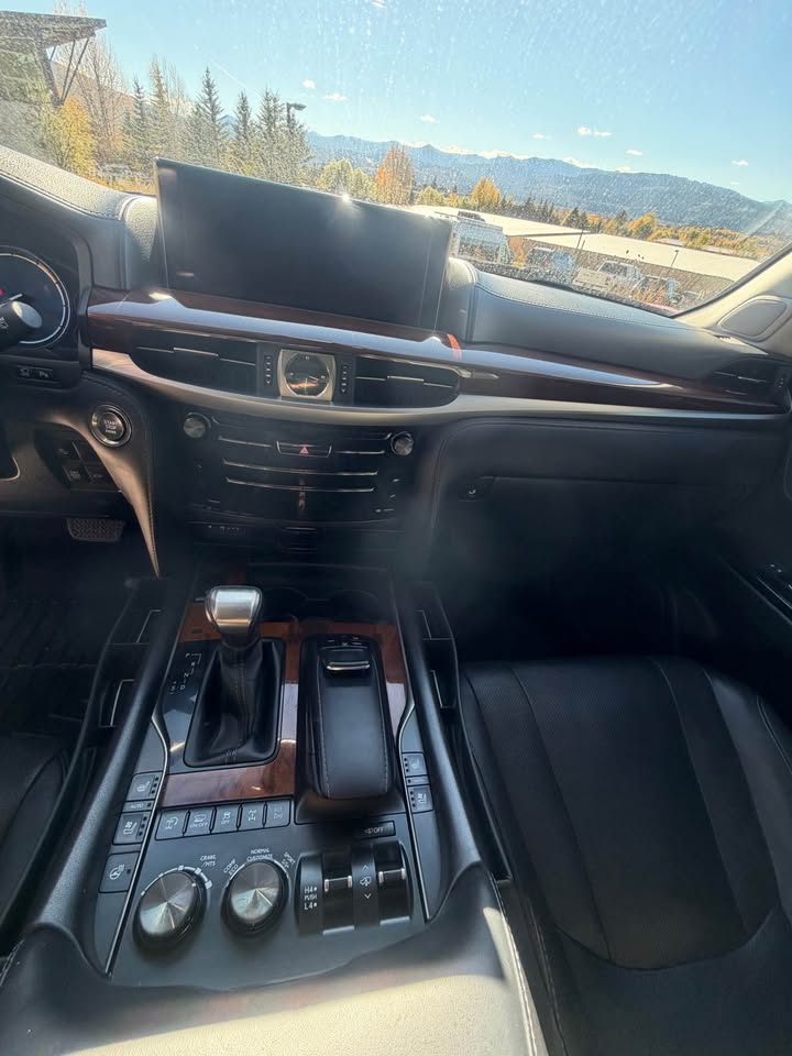 2019 Lexus LX · LX 570 Sport Utility 4D in Jackson, WY (photo 5) — photo 5
