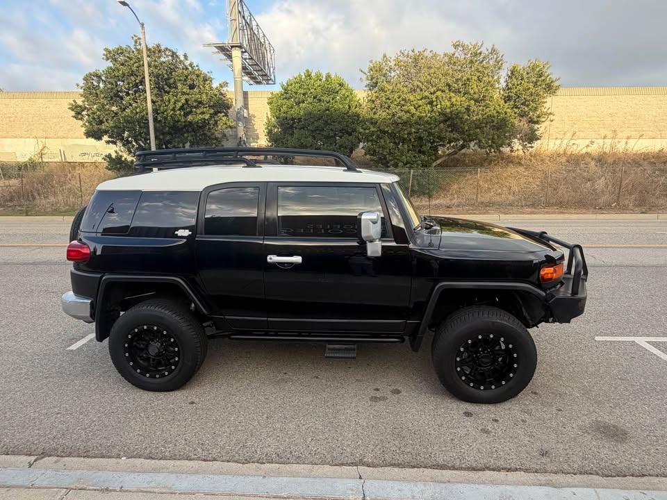 2010 Toyota FJ Cruiser · Sport Utility 2D in Wilmington, CA (photo 5) — photo 5
