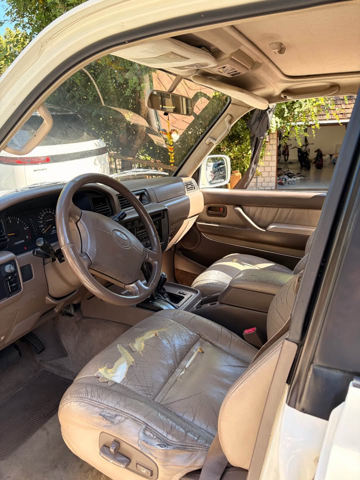 1997 Toyota Landcruiser in Hillsborough, CA (photo 5) — photo 5