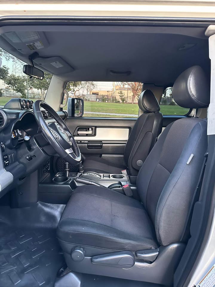 2007 Toyota FJ Cruiser · Sport Utility 2D in Los Angeles, CA (photo 5) — photo 5